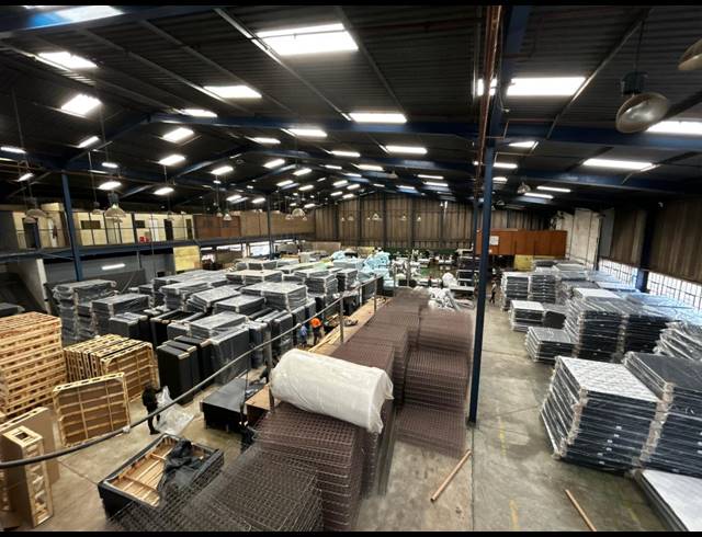 2,900M² WAREHOUSE TO LET IN KEW
